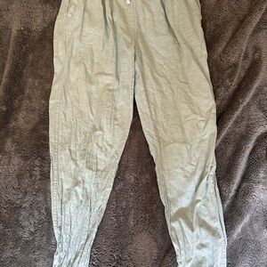 Women’s Patagonia linen pants.